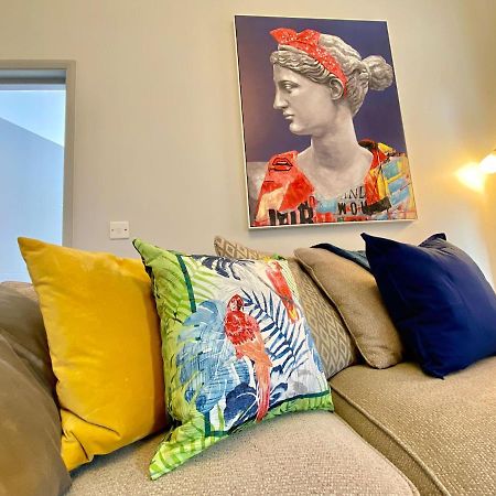 Beautiful Apartment - 5 Minute Walk To The Best Beach! - Great Location - Parking - Fast Wifi - Smart Tv - Newly Decorated - Sleeps Up To 4! Close To Bournemouth & Poole Town Centre Zewnętrze zdjęcie