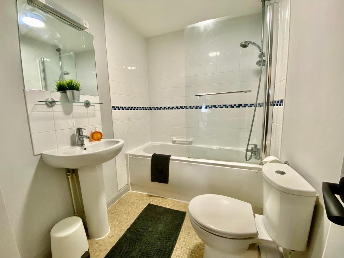 Beautiful Apartment - 5 Minute Walk To The Best Beach! - Great Location - Parking - Fast Wifi - Smart Tv - Newly Decorated - Sleeps Up To 4! Close To Bournemouth & Poole Town Centre Zewnętrze zdjęcie