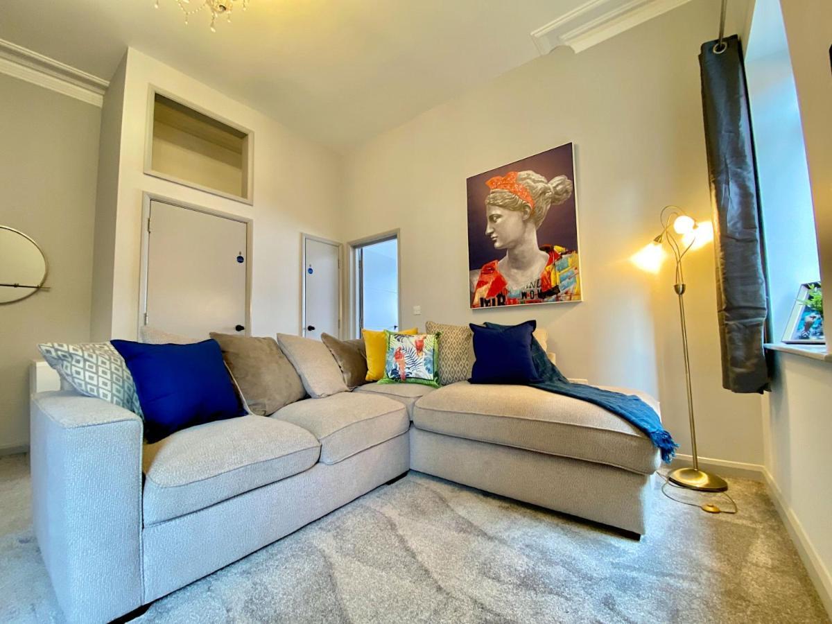 Beautiful Apartment - 5 Minute Walk To The Best Beach! - Great Location - Parking - Fast Wifi - Smart Tv - Newly Decorated - Sleeps Up To 4! Close To Bournemouth & Poole Town Centre Zewnętrze zdjęcie