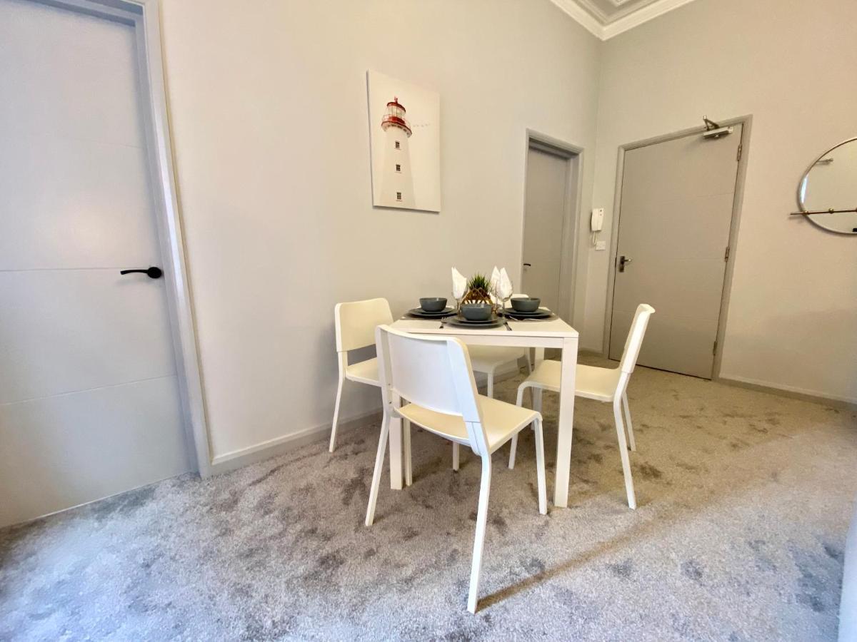 Beautiful Apartment - 5 Minute Walk To The Best Beach! - Great Location - Parking - Fast Wifi - Smart Tv - Newly Decorated - Sleeps Up To 4! Close To Bournemouth & Poole Town Centre Zewnętrze zdjęcie
