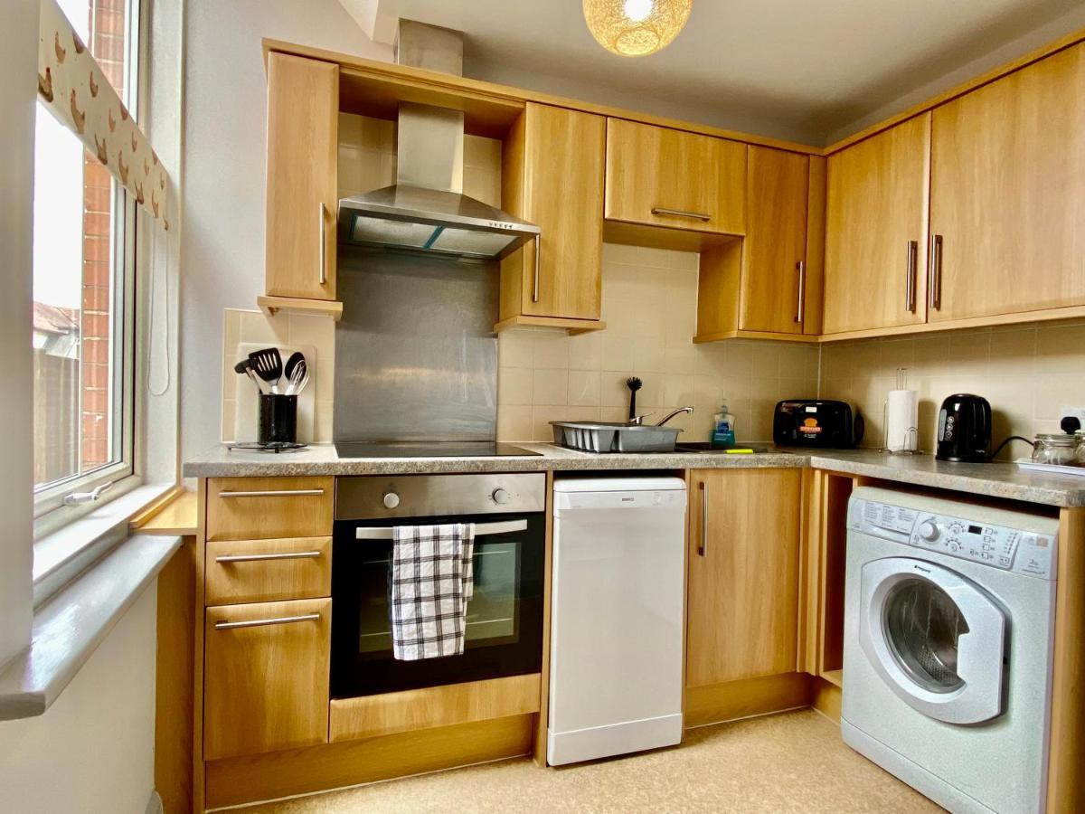 Beautiful Apartment - 5 Minute Walk To The Best Beach! - Great Location - Parking - Fast Wifi - Smart Tv - Newly Decorated - Sleeps Up To 4! Close To Bournemouth & Poole Town Centre Zewnętrze zdjęcie