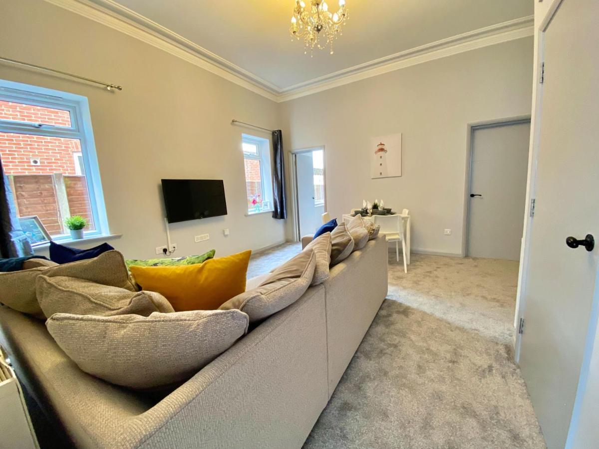 Beautiful Apartment - 5 Minute Walk To The Best Beach! - Great Location - Parking - Fast Wifi - Smart Tv - Newly Decorated - Sleeps Up To 4! Close To Bournemouth & Poole Town Centre Zewnętrze zdjęcie
