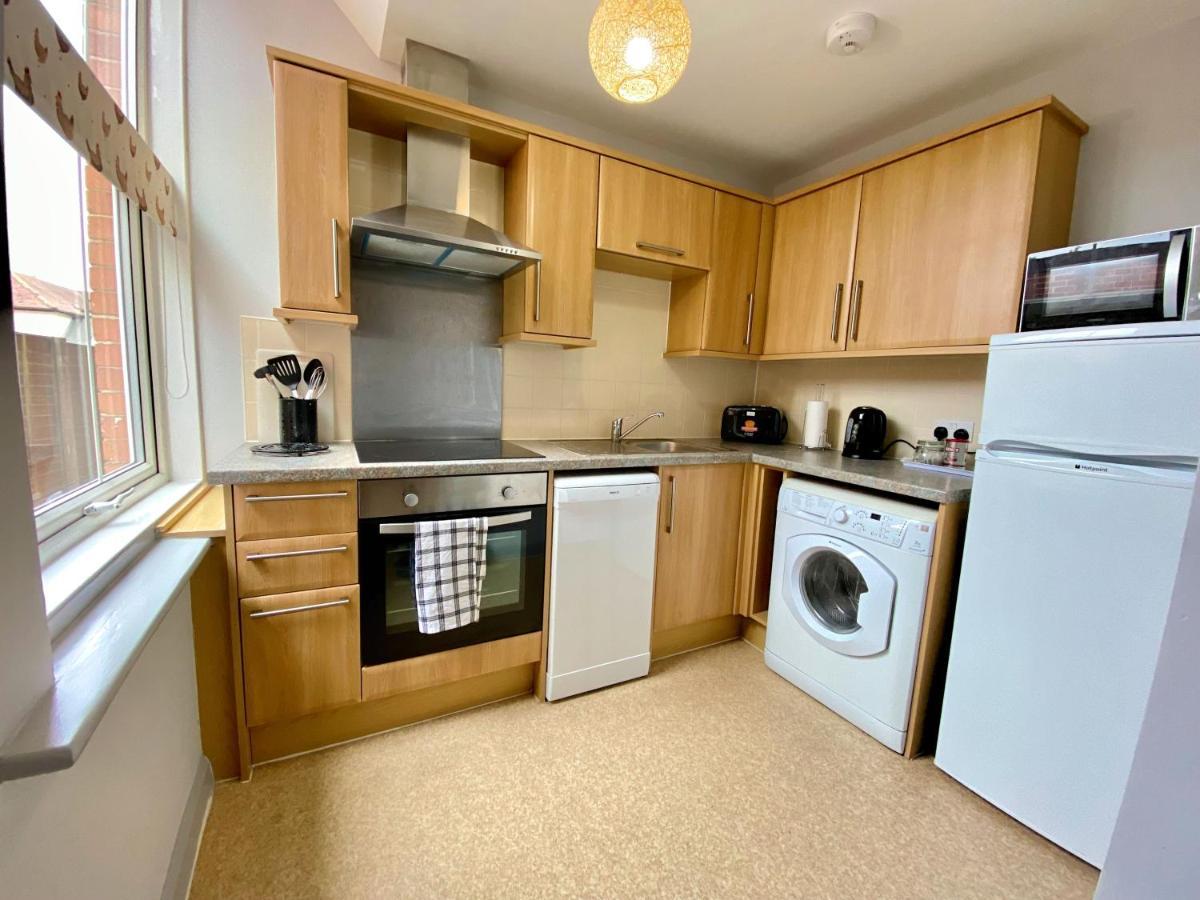 Beautiful Apartment - 5 Minute Walk To The Best Beach! - Great Location - Parking - Fast Wifi - Smart Tv - Newly Decorated - Sleeps Up To 4! Close To Bournemouth & Poole Town Centre Zewnętrze zdjęcie