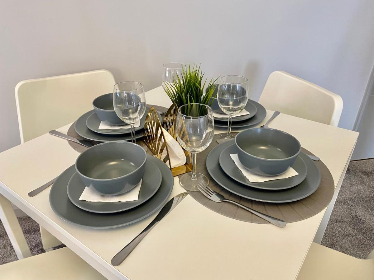 Beautiful Apartment - 5 Minute Walk To The Best Beach! - Great Location - Parking - Fast Wifi - Smart Tv - Newly Decorated - Sleeps Up To 4! Close To Bournemouth & Poole Town Centre Zewnętrze zdjęcie