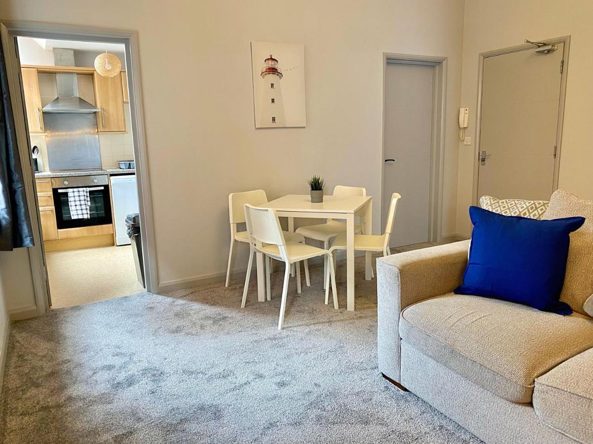 Beautiful Apartment - 5 Minute Walk To The Best Beach! - Great Location - Parking - Fast Wifi - Smart Tv - Newly Decorated - Sleeps Up To 4! Close To Bournemouth & Poole Town Centre Zewnętrze zdjęcie