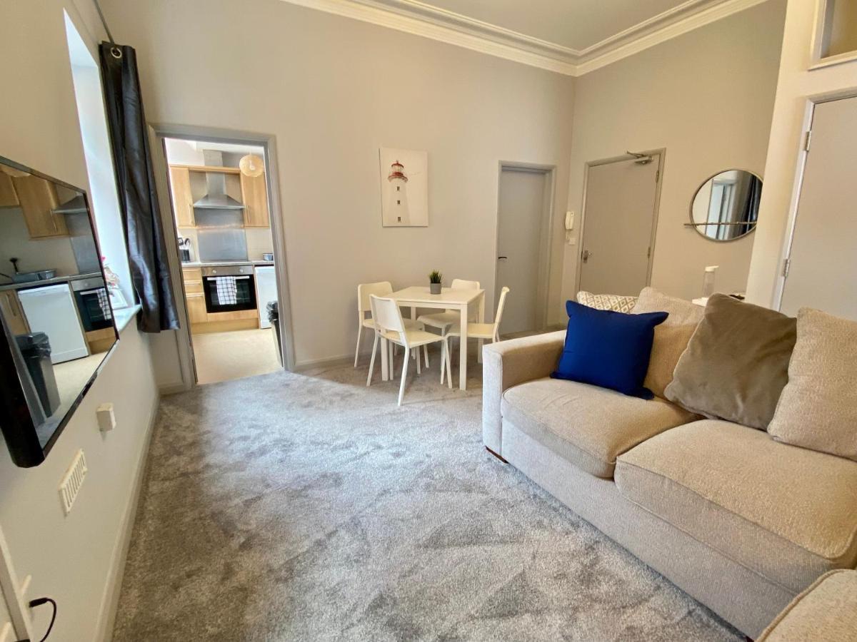 Beautiful Apartment - 5 Minute Walk To The Best Beach! - Great Location - Parking - Fast Wifi - Smart Tv - Newly Decorated - Sleeps Up To 4! Close To Bournemouth & Poole Town Centre Zewnętrze zdjęcie