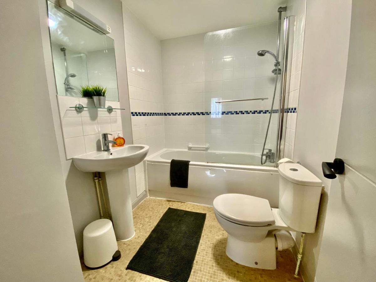 Beautiful Apartment - 5 Minute Walk To The Best Beach! - Great Location - Parking - Fast Wifi - Smart Tv - Newly Decorated - Sleeps Up To 4! Close To Bournemouth & Poole Town Centre Zewnętrze zdjęcie