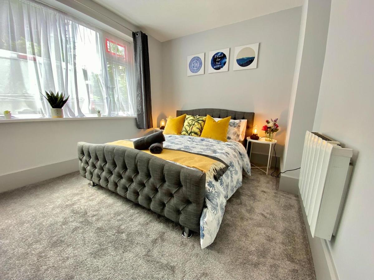 Beautiful Apartment - 5 Minute Walk To The Best Beach! - Great Location - Parking - Fast Wifi - Smart Tv - Newly Decorated - Sleeps Up To 4! Close To Bournemouth & Poole Town Centre Zewnętrze zdjęcie